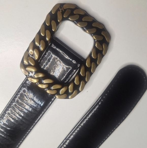 Chanel Rare Vintage AW 1997 collection Black Enamel/Buckle Patent Leather Belt - Picture 2 of 8